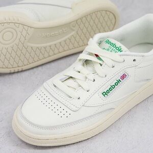 Reebok Classic Club C Vintage Sneakers In Chalk With Green — size 7.5